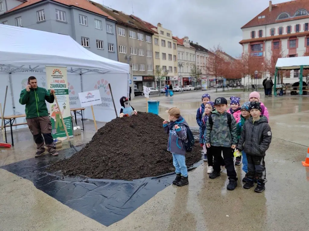 Den Země 2023 propršel, přesto nezbyla ani taška substrátu