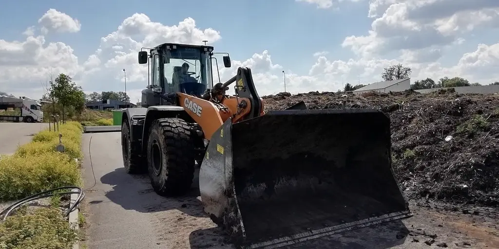 Nový nakladač CASE 821 G nám ulehčuje práci