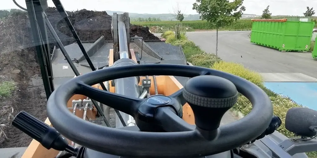 Nový nakladač CASE 821 G nám ulehčuje práci