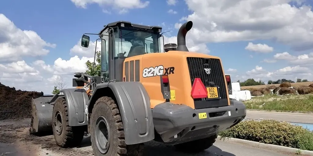 Nový nakladač CASE 821 G nám ulehčuje práci