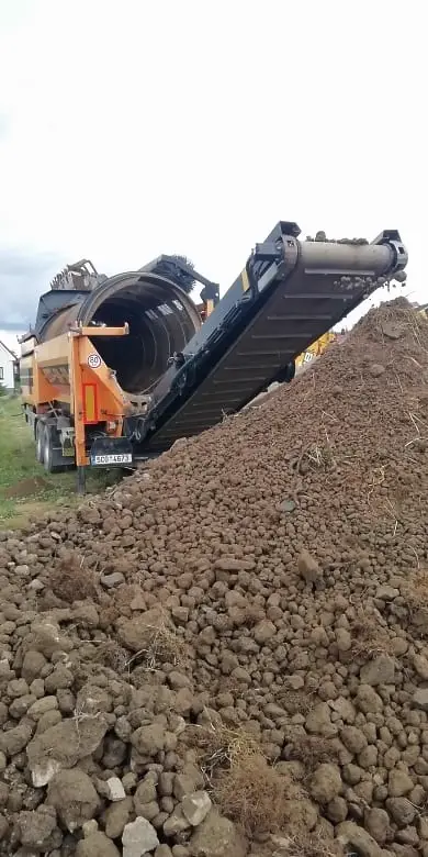 Služby obcím- třídění zeminy v Dubičném